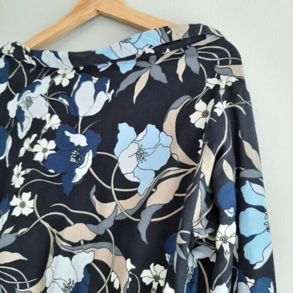 H&M | Sweetheart Neckline Floral Blue Button Down Blouse Top Sz 8 - Picture 10 of 13